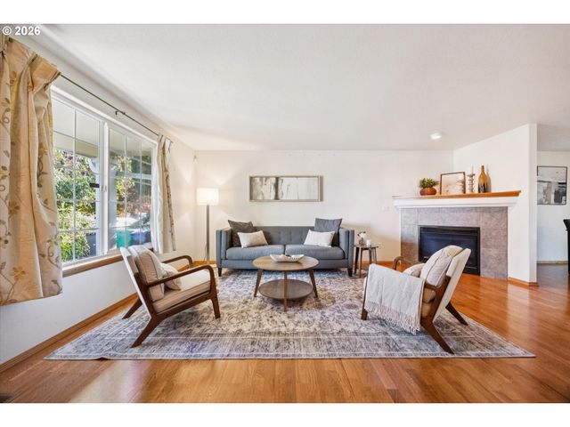 6318 Ne HASSALO St, Portland, OR 97213