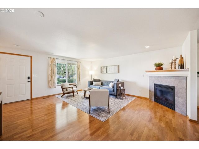 6318 Ne HASSALO St, Portland, OR 97213