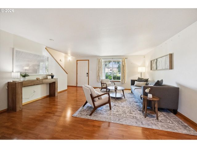 6318 Ne HASSALO St, Portland, OR 97213