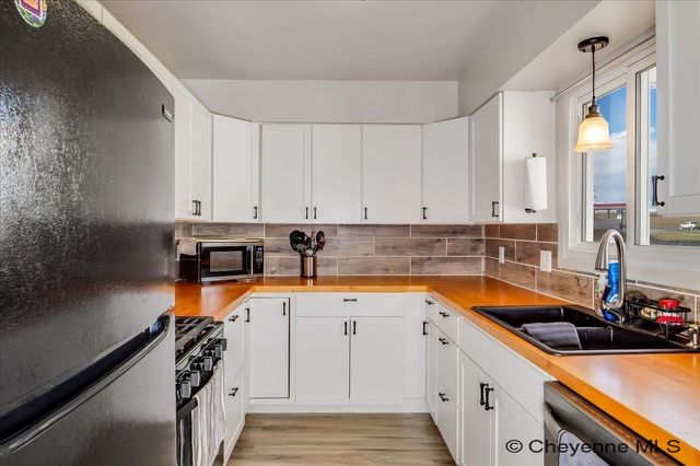 4700 KING ARTHUR WY, Cheyenne, WY 82009