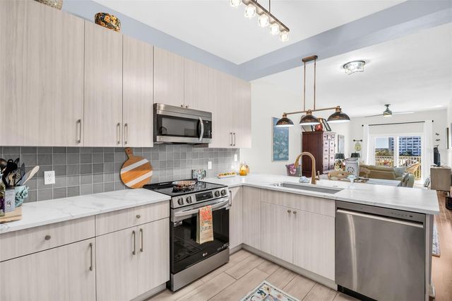 316 8TH STREET S 402, St Petersburg, FL 33701