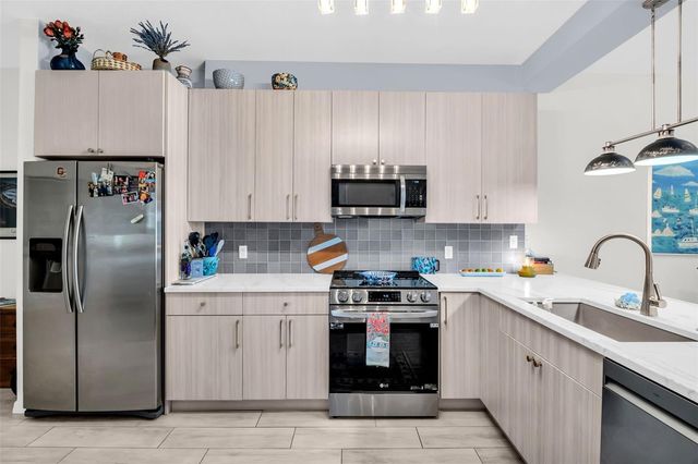 316 8TH STREET S 402, St Petersburg, FL 33701