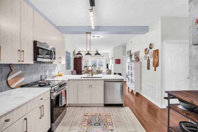 316 8TH STREET S 402, St Petersburg, FL 33701