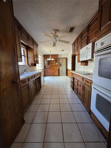 1115 Green River Trail, Cleburne, TX 76033