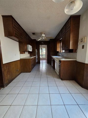 1115 Green River Trail, Cleburne, TX 76033