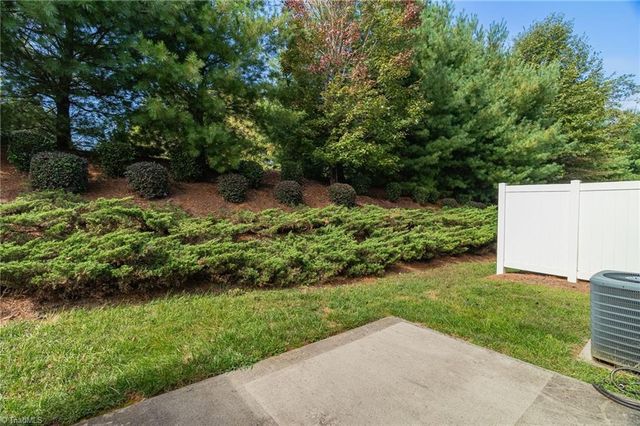 1676 Preston Woods Drive, Winston-salem, NC 27127