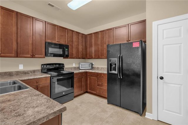 1676 Preston Woods Drive, Winston-salem, NC 27127