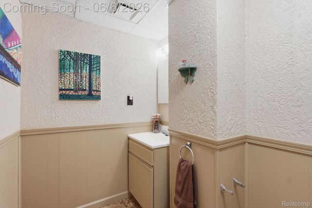 42321 Royal Lane, Clinton Charter Township, MI 48038