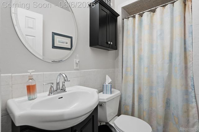 42321 Royal Lane, Clinton Charter Township, MI 48038