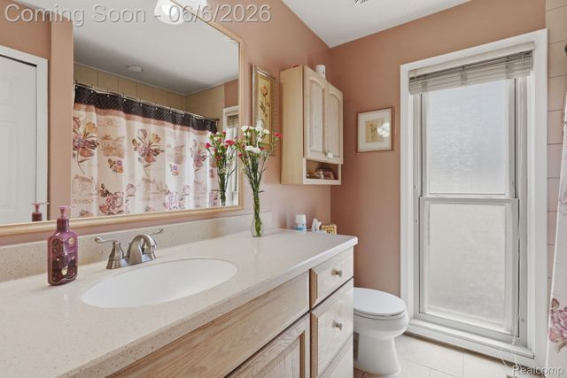 42321 Royal Lane, Clinton Charter Township, MI 48038