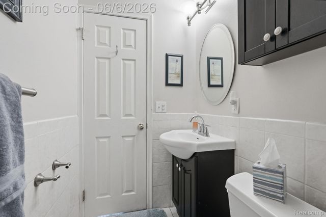 42321 Royal Lane, Clinton Charter Township, MI 48038