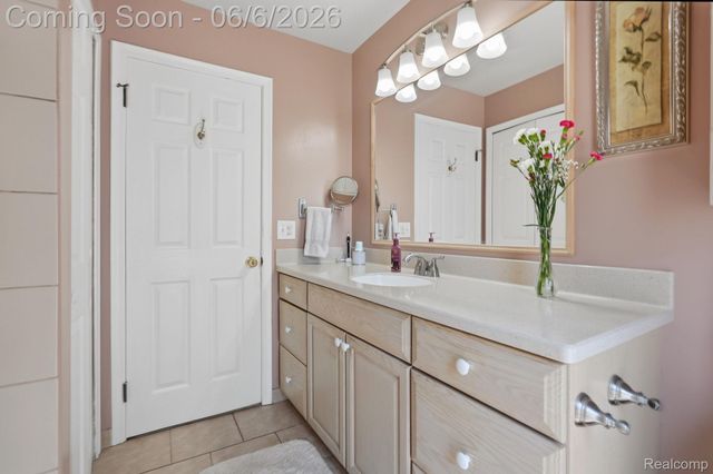 42321 Royal Lane, Clinton Charter Township, MI 48038