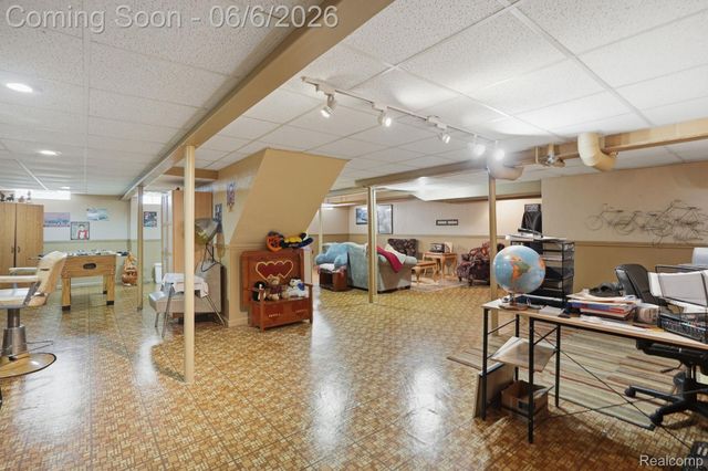 42321 Royal Lane, Clinton Charter Township, MI 48038
