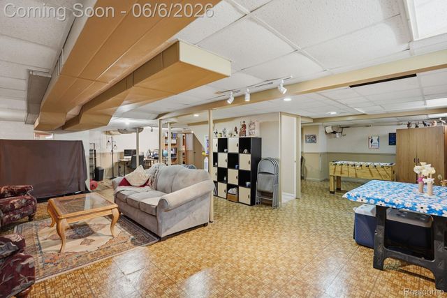42321 Royal Lane, Clinton Charter Township, MI 48038