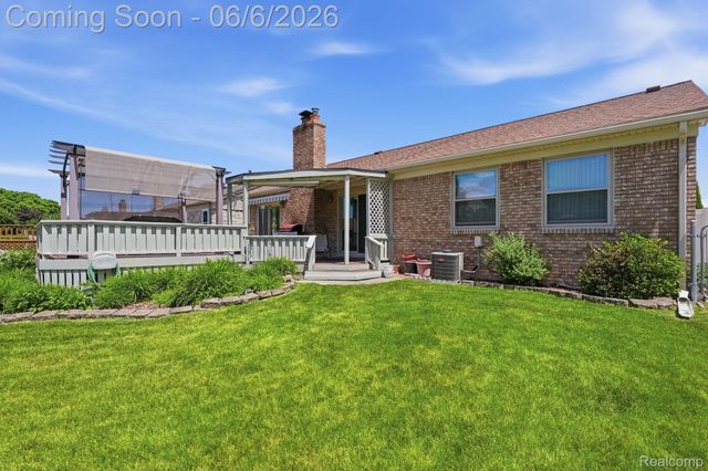 42321 Royal Lane, Clinton Charter Township, MI 48038