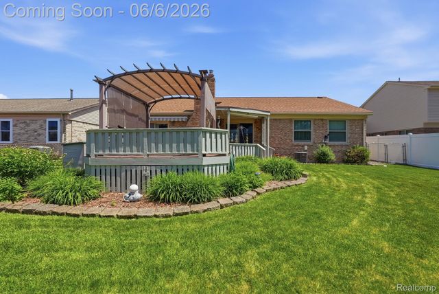 42321 Royal Lane, Clinton Charter Township, MI 48038