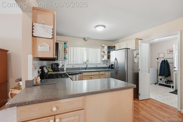 42321 Royal Lane, Clinton Charter Township, MI 48038