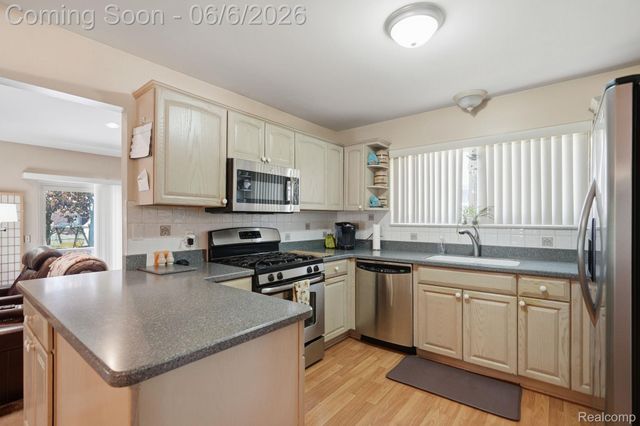 42321 Royal Lane, Clinton Charter Township, MI 48038
