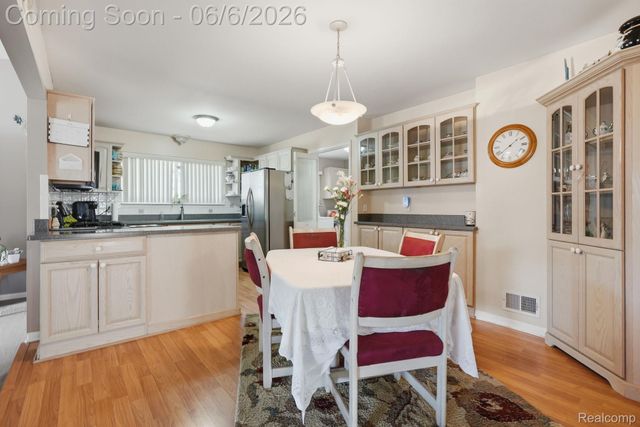 42321 Royal Lane, Clinton Charter Township, MI 48038