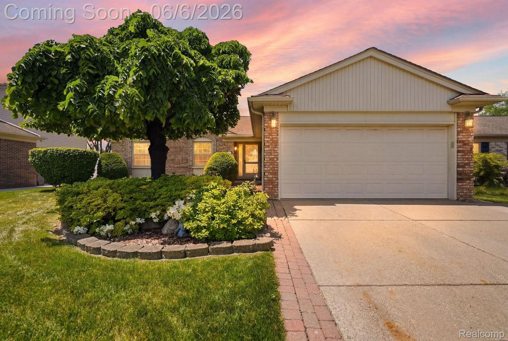 42321 Royal Lane, Clinton Charter Township, MI 48038