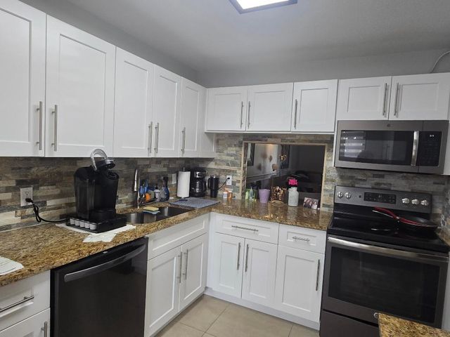 140 Lake Nancy Lane 115, West Palm Beach, FL 33411