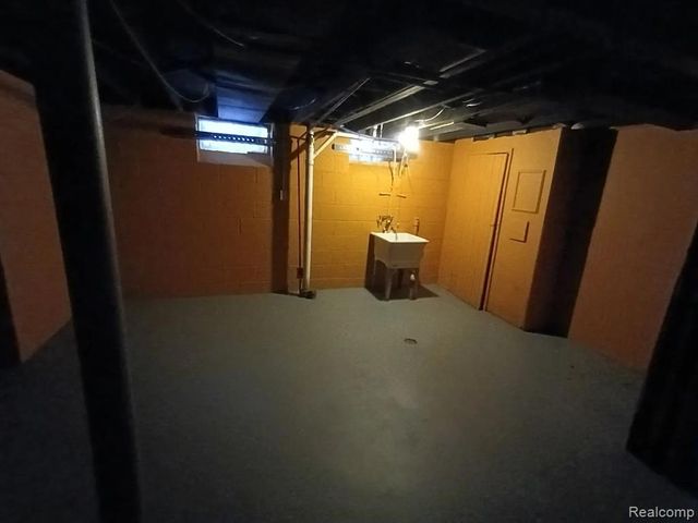 17851 Strasburg Street, Detroit, MI 48205