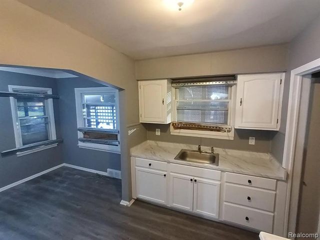 17851 Strasburg Street, Detroit, MI 48205