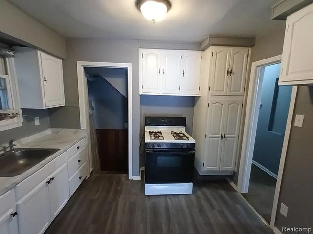 17851 Strasburg Street, Detroit, MI 48205