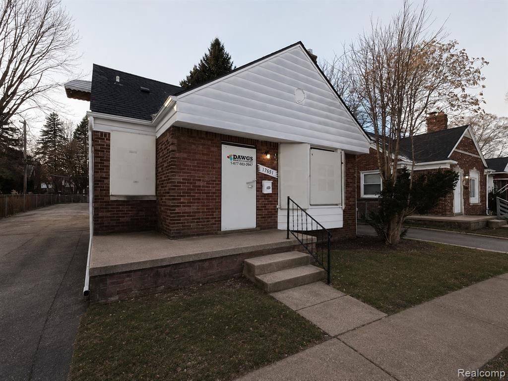 17851 Strasburg Street, Detroit, MI 48205