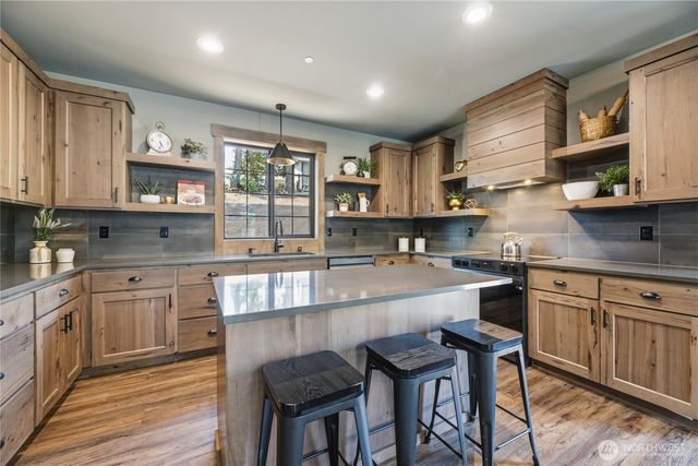 7513 182nd Ave E, Bonney Lake, WA 98391