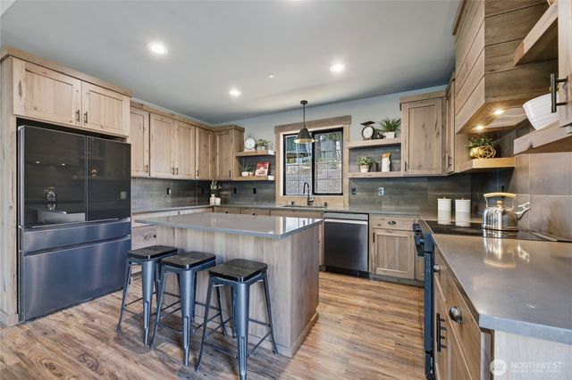 7513 182nd Ave E, Bonney Lake, WA 98391