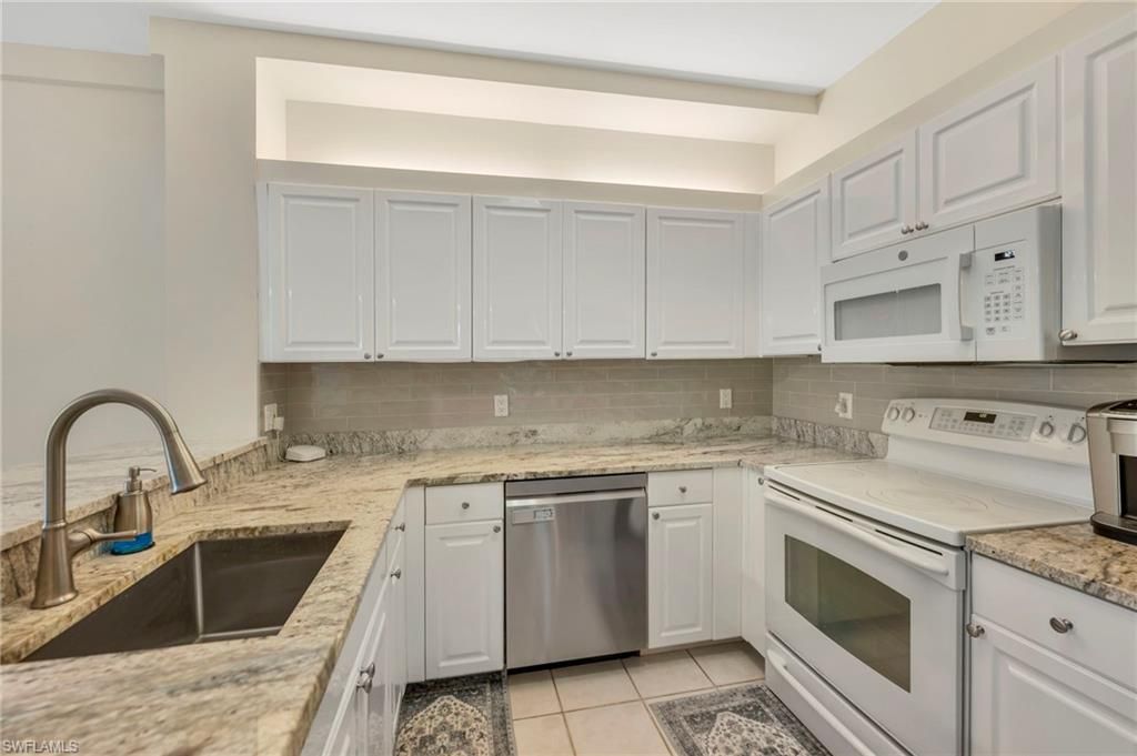200 L Ambiance CIR 104, NAPLES, FL 34108 — photo 4