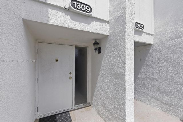 1309 Bridgewood Dr, Boca Raton, FL 33434