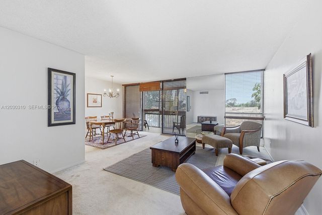 1309 Bridgewood Dr, Boca Raton, FL 33434