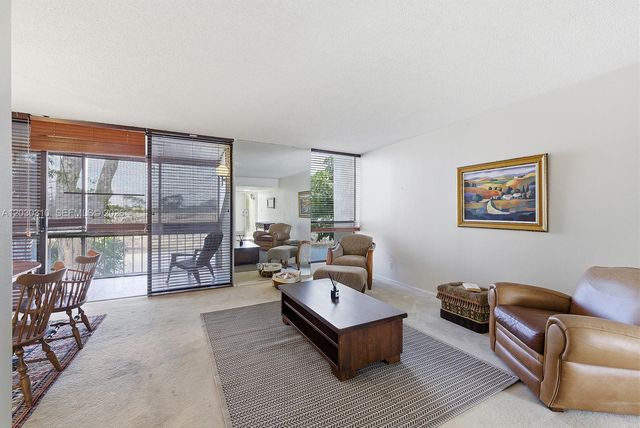 1309 Bridgewood Dr, Boca Raton, FL 33434