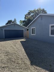 2052 E 4th St, Stockton, CA 95206