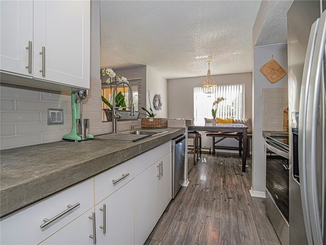 1570 S 42nd Circle 203, Vero Beach, FL 32967