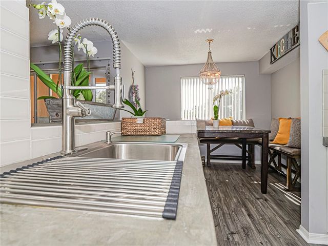 1570 S 42nd Circle 203, Vero Beach, FL 32967