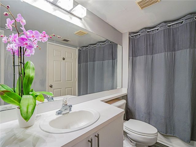 1570 S 42nd Circle 203, Vero Beach, FL 32967