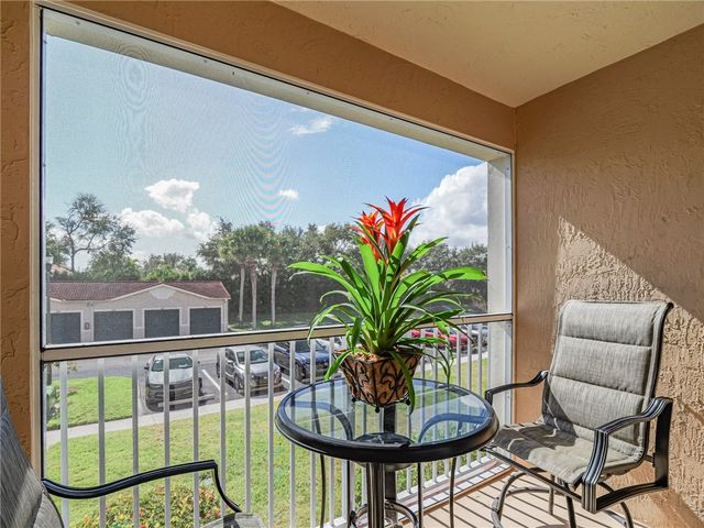 1570 S 42nd Circle 203, Vero Beach, FL 32967