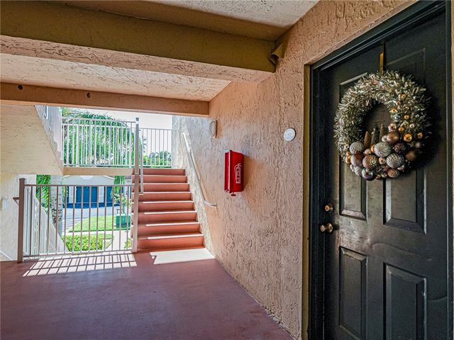 1570 S 42nd Circle 203, Vero Beach, FL 32967