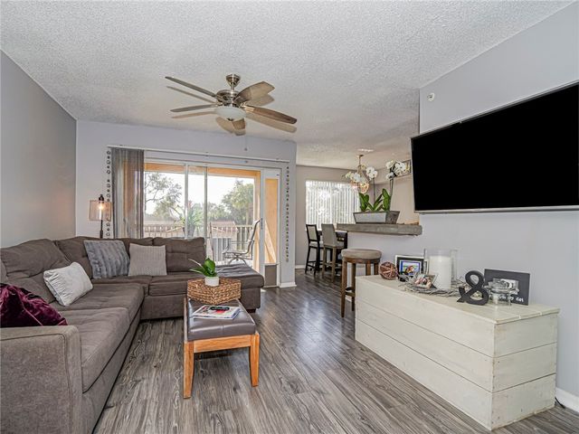 1570 S 42nd Circle 203, Vero Beach, FL 32967