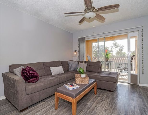 1570 S 42nd Circle 203, Vero Beach, FL 32967