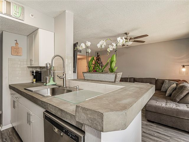 1570 S 42nd Circle 203, Vero Beach, FL 32967