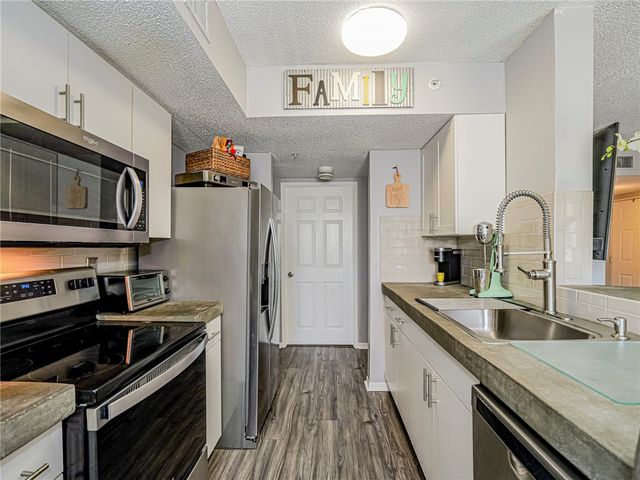 1570 S 42nd Circle 203, Vero Beach, FL 32967