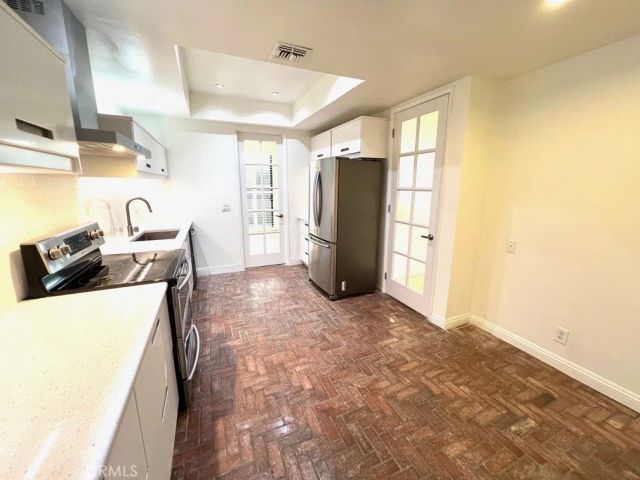 700 S Lake Avenue 111, Pasadena, CA 91106