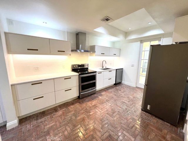 700 S Lake Avenue 111, Pasadena, CA 91106