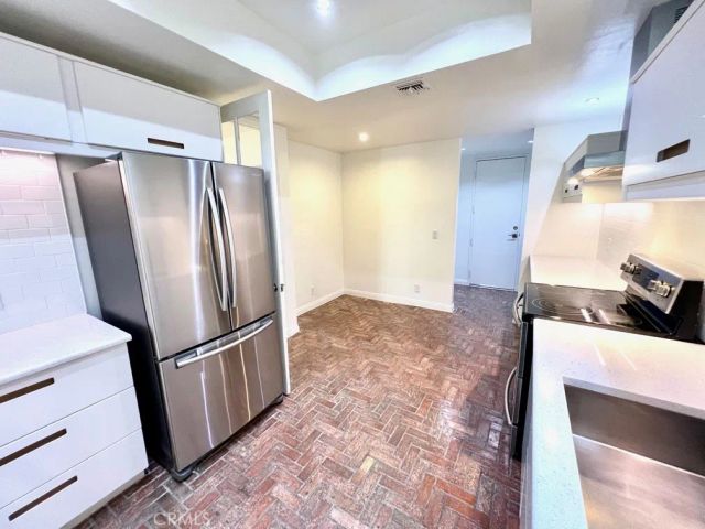 700 S Lake Avenue 111, Pasadena, CA 91106