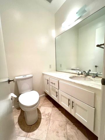 700 S Lake Avenue 111, Pasadena, CA 91106