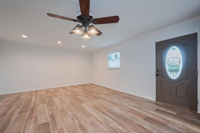 371 County Road 5015, Cleveland, TX 77327
